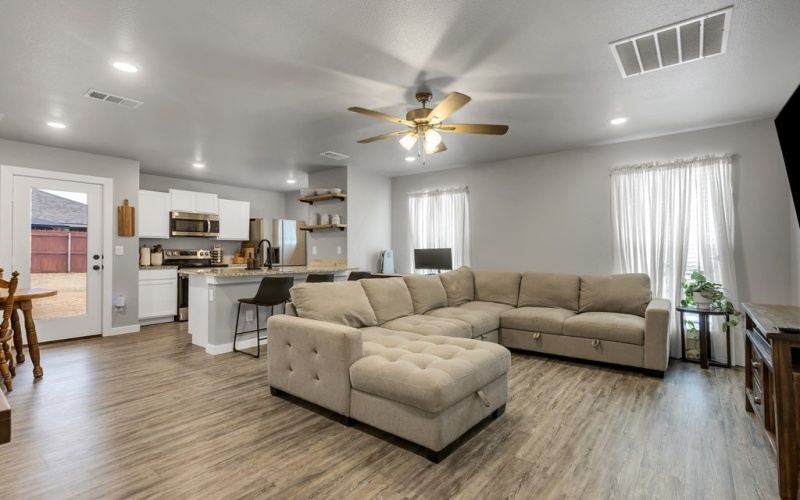 2 Maverick Dr, Odessa, TX 79765, 2 Bedrooms Bedrooms, ,2 BathroomsBathrooms,Residential,For Sale,2 Maverick Dr,0,173077