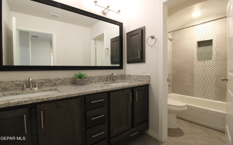 111 Wind Mill Trail, Santa Teresa, NM 88008, 5 Habitaciones Habitaciones , ,3 BañosBaños,Residential,En Venta,111 Wind Mill Trail,0,940047