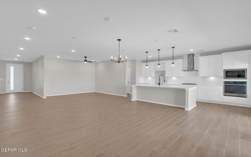 13833 Centro Vista Avenue, Horizon City, TX 79928, 3 Habitaciones Habitaciones , ,2 BañosBaños,Residential,En Venta,13833 Centro Vista Avenue,0,940048