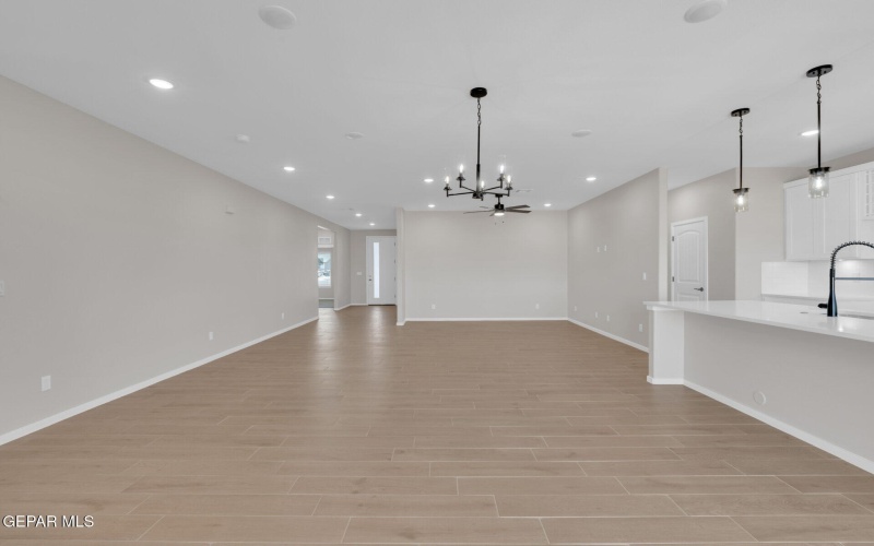 13833 Centro Vista Avenue, Horizon City, TX 79928, 3 Habitaciones Habitaciones , ,2 BañosBaños,Residential,En Venta,13833 Centro Vista Avenue,0,940048