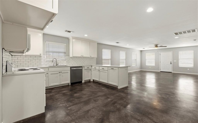 933 Rice Street, Denison, TX 75020, 3 Bedrooms Bedrooms, ,2 BathroomsBathrooms,Residential,For Sale,933 Rice Street,0,21194701