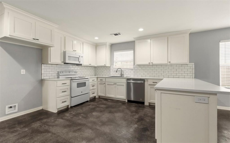 933 Rice Street, Denison, TX 75020, 3 Bedrooms Bedrooms, ,2 BathroomsBathrooms,Residential,For Sale,933 Rice Street,0,21194701