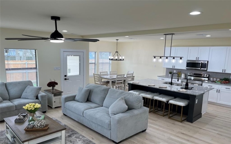 301 E 14th Avenue, Corsicana, TX 75110, 4 Habitaciones Habitaciones , ,2 BañosBaños,Residential,En Venta,301 E 14th Avenue,0,21205014