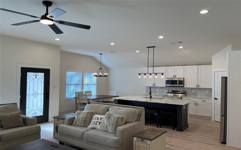 301 E 14th Avenue, Corsicana, TX 75110, 4 Habitaciones Habitaciones , ,2 BañosBaños,Residential,En Venta,301 E 14th Avenue,0,21205014