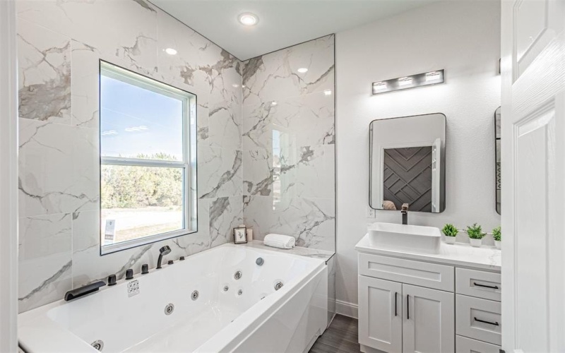 2406 Beverly Drive, Granbury, TX 76048, 4 Bedrooms Bedrooms, ,2 BathroomsBathrooms,Residential,For Sale,2406 Beverly Drive,0,21205316