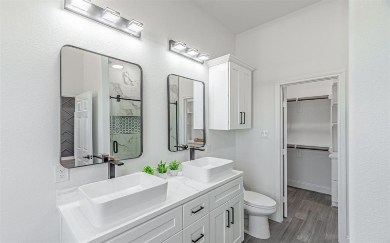 2406 Beverly Drive, Granbury, TX 76048, 4 Bedrooms Bedrooms, ,2 BathroomsBathrooms,Residential,For Sale,2406 Beverly Drive,0,21205316