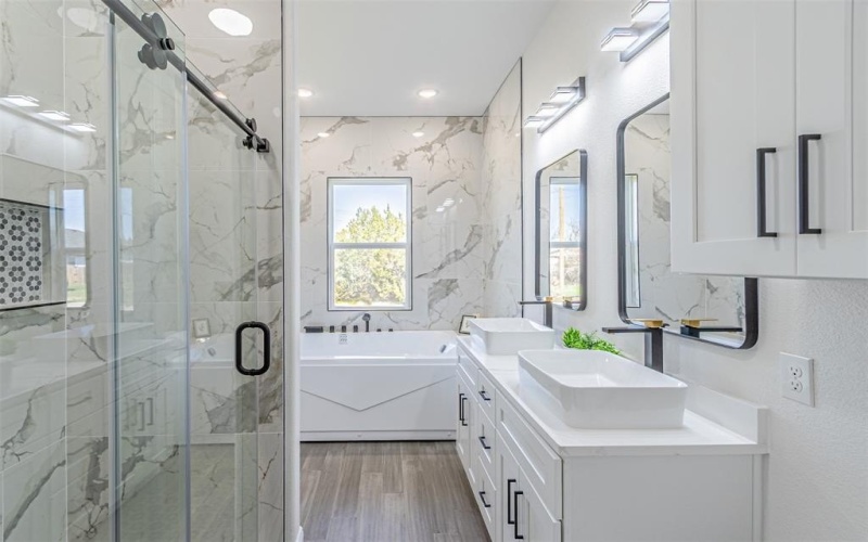 2406 Beverly Drive, Granbury, TX 76048, 4 Bedrooms Bedrooms, ,2 BathroomsBathrooms,Residential,For Sale,2406 Beverly Drive,0,21205316