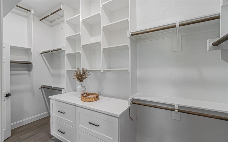 2406 Beverly Drive, Granbury, TX 76048, 4 Bedrooms Bedrooms, ,2 BathroomsBathrooms,Residential,For Sale,2406 Beverly Drive,0,21205316