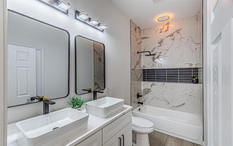 2406 Beverly Drive, Granbury, TX 76048, 4 Bedrooms Bedrooms, ,2 BathroomsBathrooms,Residential,For Sale,2406 Beverly Drive,0,21205316