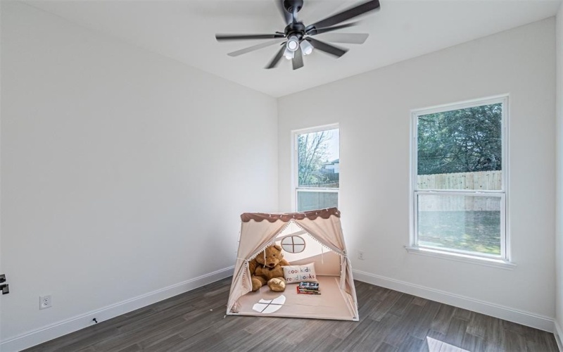 2406 Beverly Drive, Granbury, TX 76048, 4 Bedrooms Bedrooms, ,2 BathroomsBathrooms,Residential,For Sale,2406 Beverly Drive,0,21205316