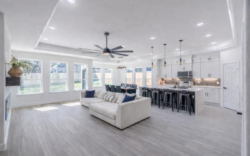 2406 Beverly Drive, Granbury, TX 76048, 4 Bedrooms Bedrooms, ,2 BathroomsBathrooms,Residential,For Sale,2406 Beverly Drive,0,21205316