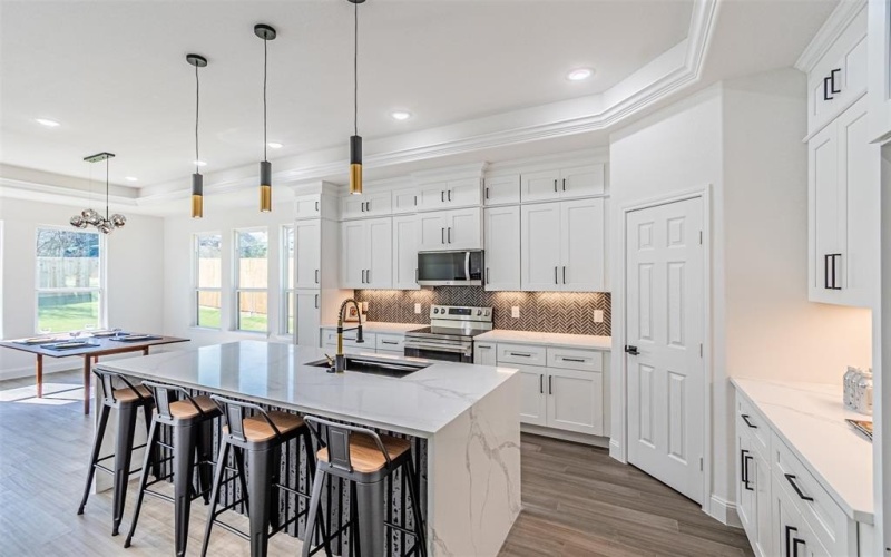 2406 Beverly Drive, Granbury, TX 76048, 4 Bedrooms Bedrooms, ,2 BathroomsBathrooms,Residential,For Sale,2406 Beverly Drive,0,21205316