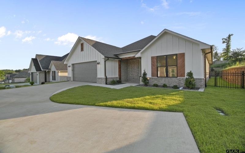 9244 Villas Ct, Tyler, TX 75703, 3 Bedrooms Bedrooms, ,3 BathroomsBathrooms,Residential,For Sale,9244 Villas Ct,0,26003469