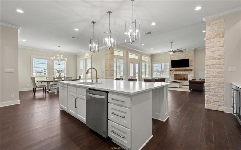 7844 Mathis Creek Drive, Bryan, TX 77808-1547, 4 Habitaciones Habitaciones , ,3 BañosBaños,Residential,En Venta,7844 Mathis Creek Drive,0,26003132