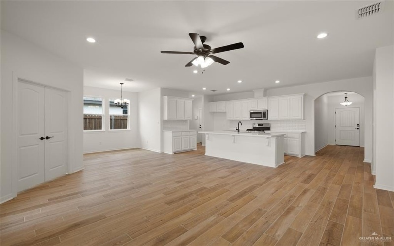 1409 E Silos Avenue, Edinburg, TX 78542, 4 Habitaciones Habitaciones , ,3 BañosBaños,Residential,En Venta,1409 E Silos Avenue,0,497632