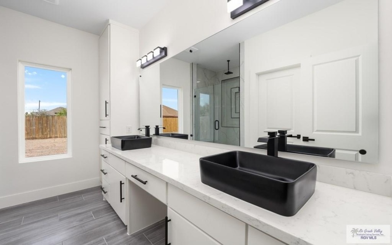 303 RED OAK DR., LOS FRESNOS, TX 78566, 4 Habitaciones Habitaciones , ,3 BañosBaños,Residential,En Venta,303 RED OAK DR.,0,29774859