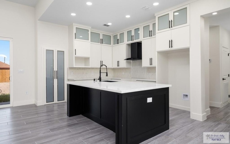 303 RED OAK DR., LOS FRESNOS, TX 78566, 4 Habitaciones Habitaciones , ,3 BañosBaños,Residential,En Venta,303 RED OAK DR.,0,29774859