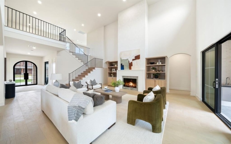 10917 Beauty Lane, Dallas, TX 75229, 4 Bedrooms Bedrooms, ,5 BathroomsBathrooms,Residential,For Sale,10917 Beauty Lane,0,21175552