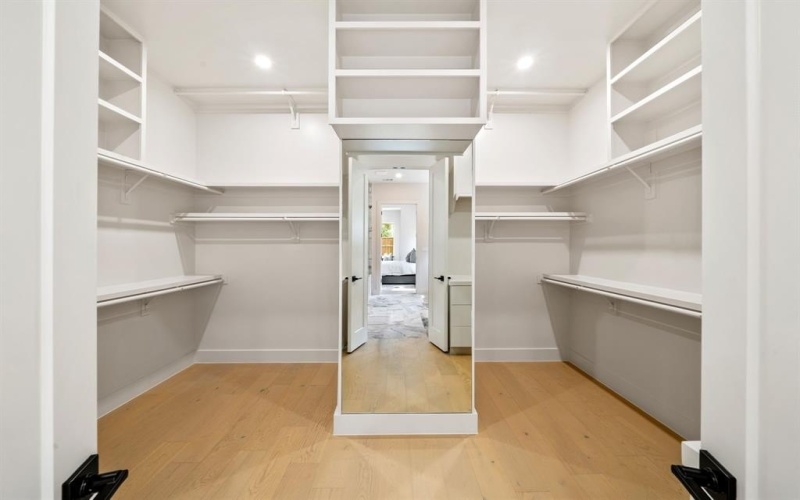 10917 Beauty Lane, Dallas, TX 75229, 4 Bedrooms Bedrooms, ,5 BathroomsBathrooms,Residential,For Sale,10917 Beauty Lane,0,21175552