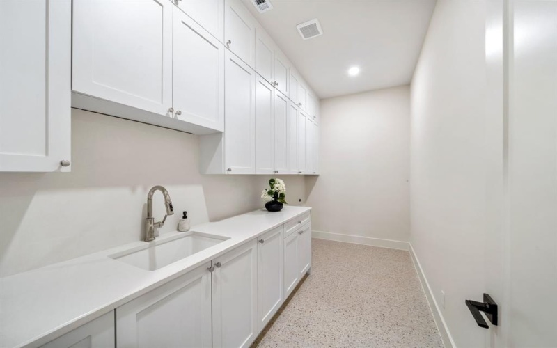 10917 Beauty Lane, Dallas, TX 75229, 4 Bedrooms Bedrooms, ,5 BathroomsBathrooms,Residential,For Sale,10917 Beauty Lane,0,21175552