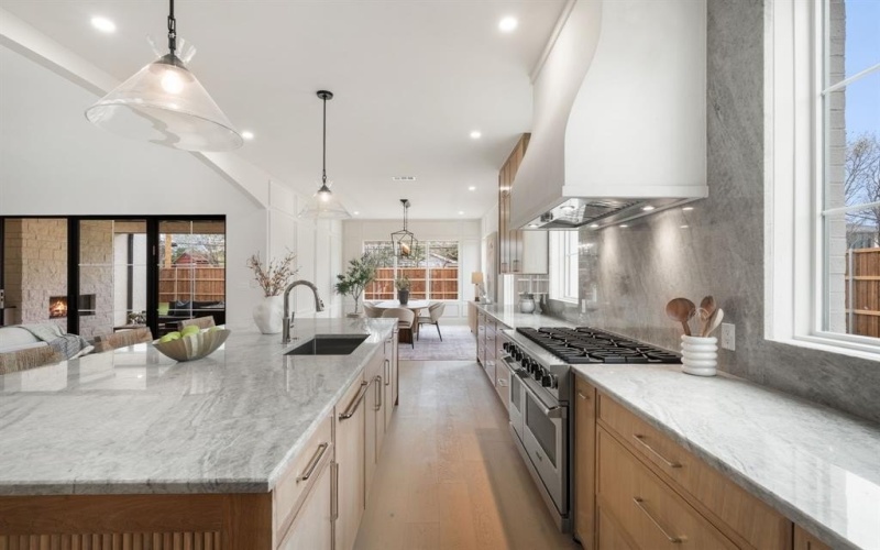 10917 Beauty Lane, Dallas, TX 75229, 4 Bedrooms Bedrooms, ,5 BathroomsBathrooms,Residential,For Sale,10917 Beauty Lane,0,21175552