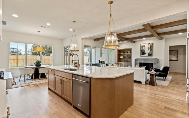 3207 Latham Drive, Dallas, TX 75229, 5 Habitaciones Habitaciones , ,6 BañosBaños,Residential,En Venta,3207 Latham Drive,0,21182275