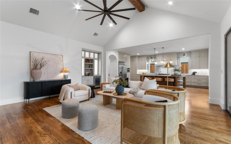 8611 San Fernando Way, Dallas, TX 75218, 4 Habitaciones Habitaciones , ,3 BañosBaños,Residential,En Venta,8611 San Fernando Way,0,21195101