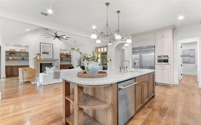 8611 San Fernando Way, Dallas, TX 75218, 4 Habitaciones Habitaciones , ,3 BañosBaños,Residential,En Venta,8611 San Fernando Way,0,21195101