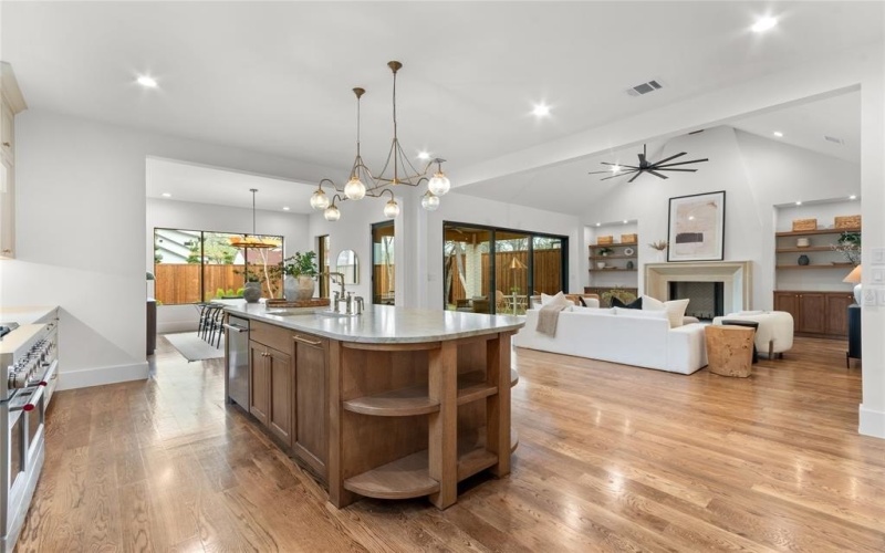 8611 San Fernando Way, Dallas, TX 75218, 4 Habitaciones Habitaciones , ,3 BañosBaños,Residential,En Venta,8611 San Fernando Way,0,21195101