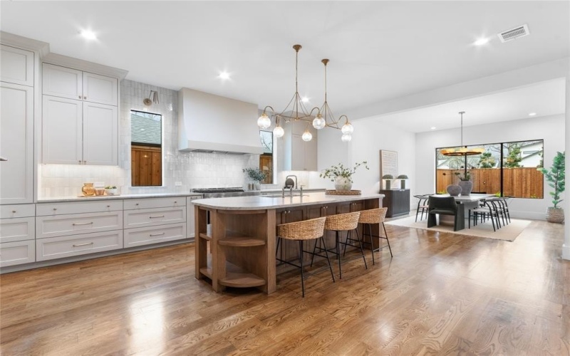 8611 San Fernando Way, Dallas, TX 75218, 4 Habitaciones Habitaciones , ,3 BañosBaños,Residential,En Venta,8611 San Fernando Way,0,21195101