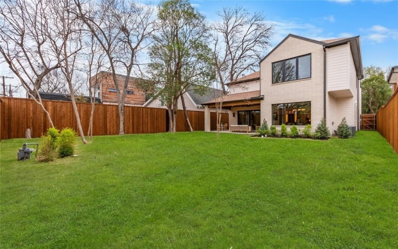 8611 San Fernando Way, Dallas, TX 75218, 4 Habitaciones Habitaciones , ,3 BañosBaños,Residential,En Venta,8611 San Fernando Way,0,21195101