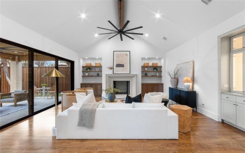 8611 San Fernando Way, Dallas, TX 75218, 4 Habitaciones Habitaciones , ,3 BañosBaños,Residential,En Venta,8611 San Fernando Way,0,21195101