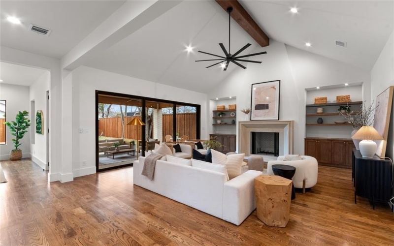 8611 San Fernando Way, Dallas, TX 75218, 4 Habitaciones Habitaciones , ,3 BañosBaños,Residential,En Venta,8611 San Fernando Way,0,21195101