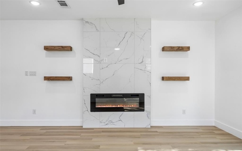 2402 Dyson Street, Dallas, TX 75215, 3 Habitaciones Habitaciones , ,3 BañosBaños,Residential,En Venta,2402 Dyson Street,0,21202216