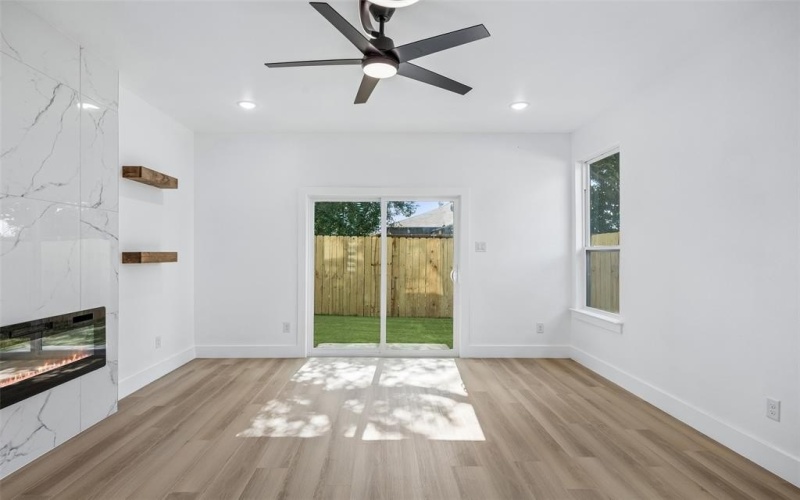 2402 Dyson Street, Dallas, TX 75215, 3 Habitaciones Habitaciones , ,3 BañosBaños,Residential,En Venta,2402 Dyson Street,0,21202216