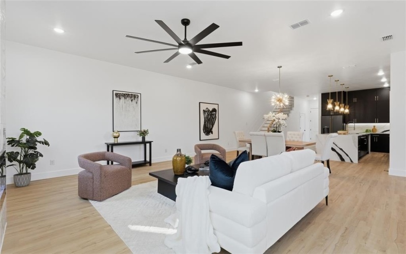 1402 Hutchins Avenue, Dallas, TX 75203, 4 Habitaciones Habitaciones , ,3 BañosBaños,Residential,En Venta,1402 Hutchins Avenue,0,21205133