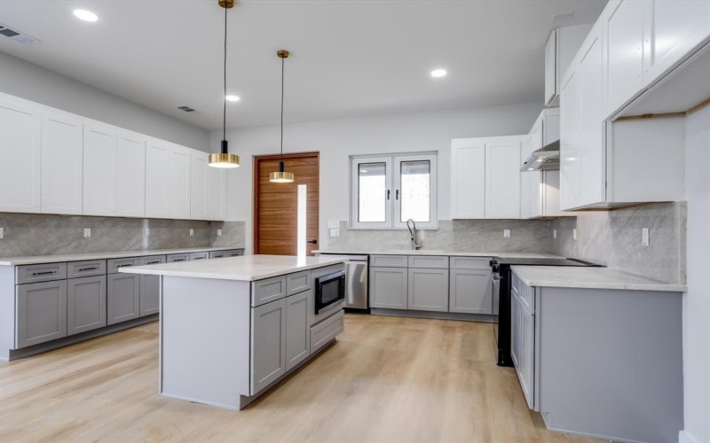 810 Premier Parkway, Grand Prairie, TX 75051, 4 Habitaciones Habitaciones , ,5 BañosBaños,Residential,En Venta,810 Premier Parkway,0,21205444