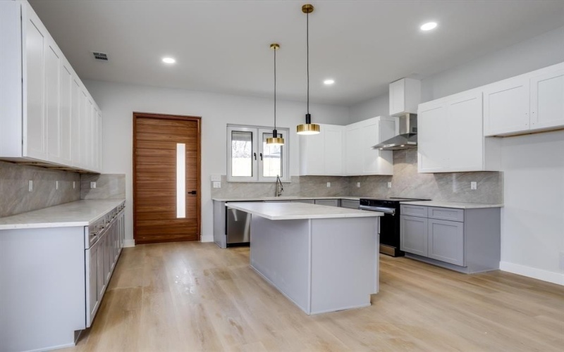 810 Premier Parkway, Grand Prairie, TX 75051, 4 Habitaciones Habitaciones , ,5 BañosBaños,Residential,En Venta,810 Premier Parkway,0,21205444