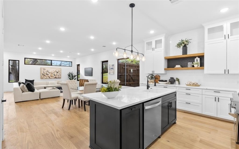 10434 Vinemont Street, Dallas, TX 75218, 4 Habitaciones Habitaciones , ,6 BañosBaños,Residential,En Venta,10434 Vinemont Street,0,21205565