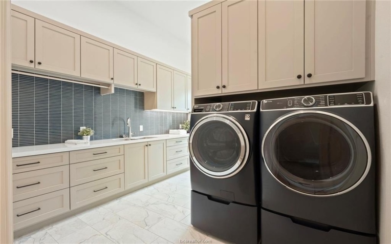 5105 Miramont Circle, Bryan, TX 77802, 4 Bedrooms Bedrooms, ,6 BathroomsBathrooms,Residential,For Sale,5105 Miramont Circle,0,26003125