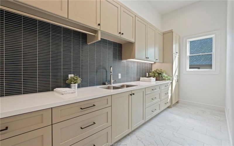 5105 Miramont Circle, Bryan, TX 77802, 4 Bedrooms Bedrooms, ,6 BathroomsBathrooms,Residential,For Sale,5105 Miramont Circle,0,26003125