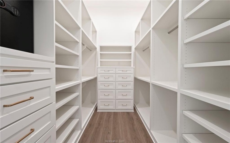 5105 Miramont Circle, Bryan, TX 77802, 4 Bedrooms Bedrooms, ,6 BathroomsBathrooms,Residential,For Sale,5105 Miramont Circle,0,26003125