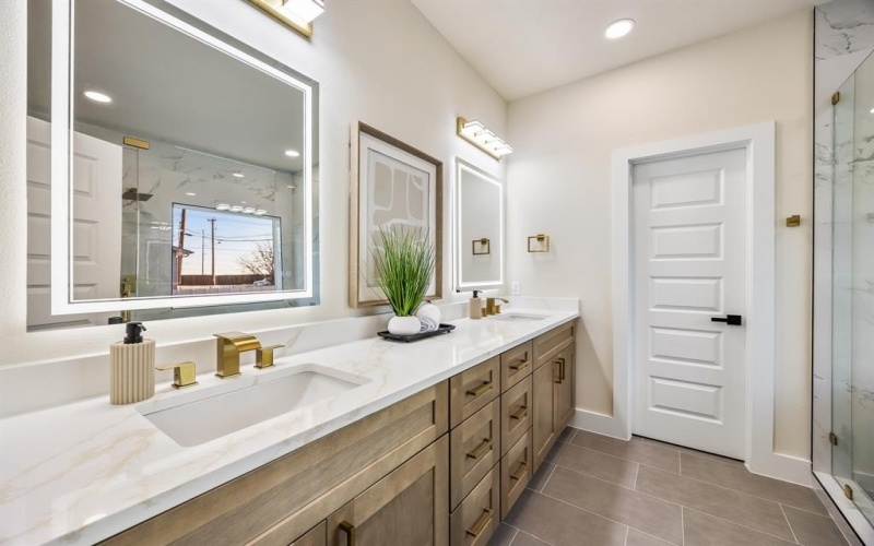 1503 Doyle Avenue, Dallas, TX 75203, 5 Habitaciones Habitaciones , ,5 BañosBaños,Residential,En Venta,1503 Doyle Avenue,0,21167463