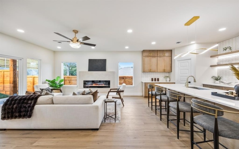 1503 Doyle Avenue, Dallas, TX 75203, 5 Habitaciones Habitaciones , ,5 BañosBaños,Residential,En Venta,1503 Doyle Avenue,0,21167463