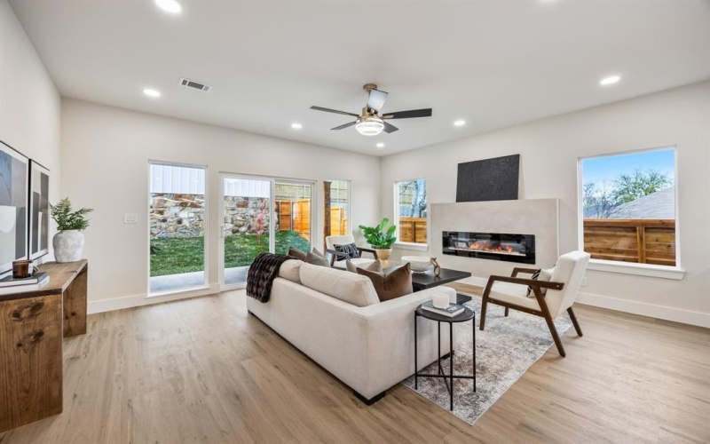 1503 Doyle Avenue, Dallas, TX 75203, 5 Habitaciones Habitaciones , ,5 BañosBaños,Residential,En Venta,1503 Doyle Avenue,0,21167463