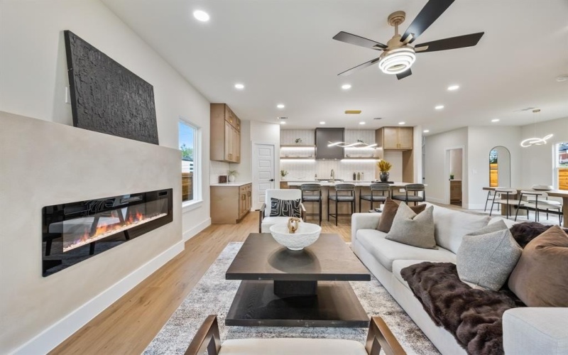 1503 Doyle Avenue, Dallas, TX 75203, 5 Habitaciones Habitaciones , ,5 BañosBaños,Residential,En Venta,1503 Doyle Avenue,0,21167463