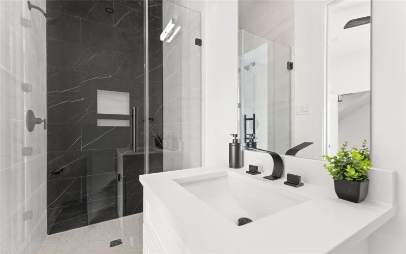 5204 Gibson Drive, The Colony, TX 75056, 4 Habitaciones Habitaciones , ,5 BañosBaños,Residential,En Venta,5204 Gibson Drive,0,21204515