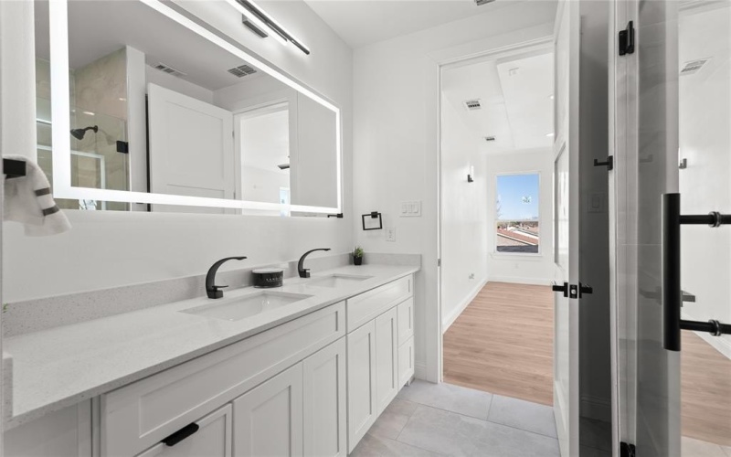 5204 Gibson Drive, The Colony, TX 75056, 4 Habitaciones Habitaciones , ,5 BañosBaños,Residential,En Venta,5204 Gibson Drive,0,21204515