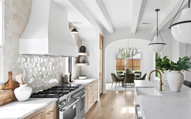 8703 Redondo Drive, Dallas, TX 75218, 4 Habitaciones Habitaciones , ,5 BañosBaños,Residential,En Venta,8703 Redondo Drive,0,21206129