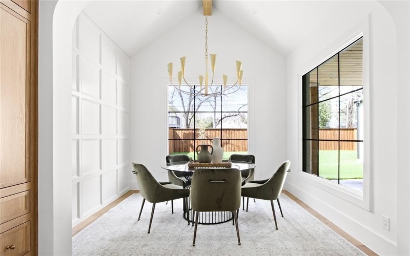 8703 Redondo Drive, Dallas, TX 75218, 4 Habitaciones Habitaciones , ,5 BañosBaños,Residential,En Venta,8703 Redondo Drive,0,21206129